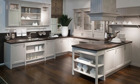 Weiße Wandpaneelen sind charakteristisch für den amerikanischen Country oder Beachhouse Style. Weiße Wandpaneelen sind charakteristisch für den amerikanischen Country oder Beachhouse Style.