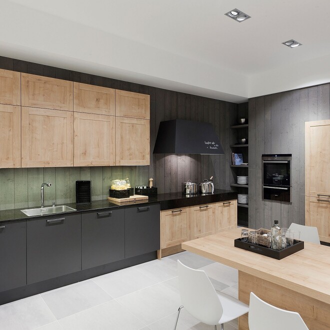 Beton, Holz, Edelstahl und Kunststoff wurden in dieser offenen Wohnküche ausgefallen kombiniert. Klicken vergrößert! Beton, Holz, Edelstahl und Kunststoff wurden in dieser offenen Wohnküche ausgefallen kombiniert. Klicken vergrößert!