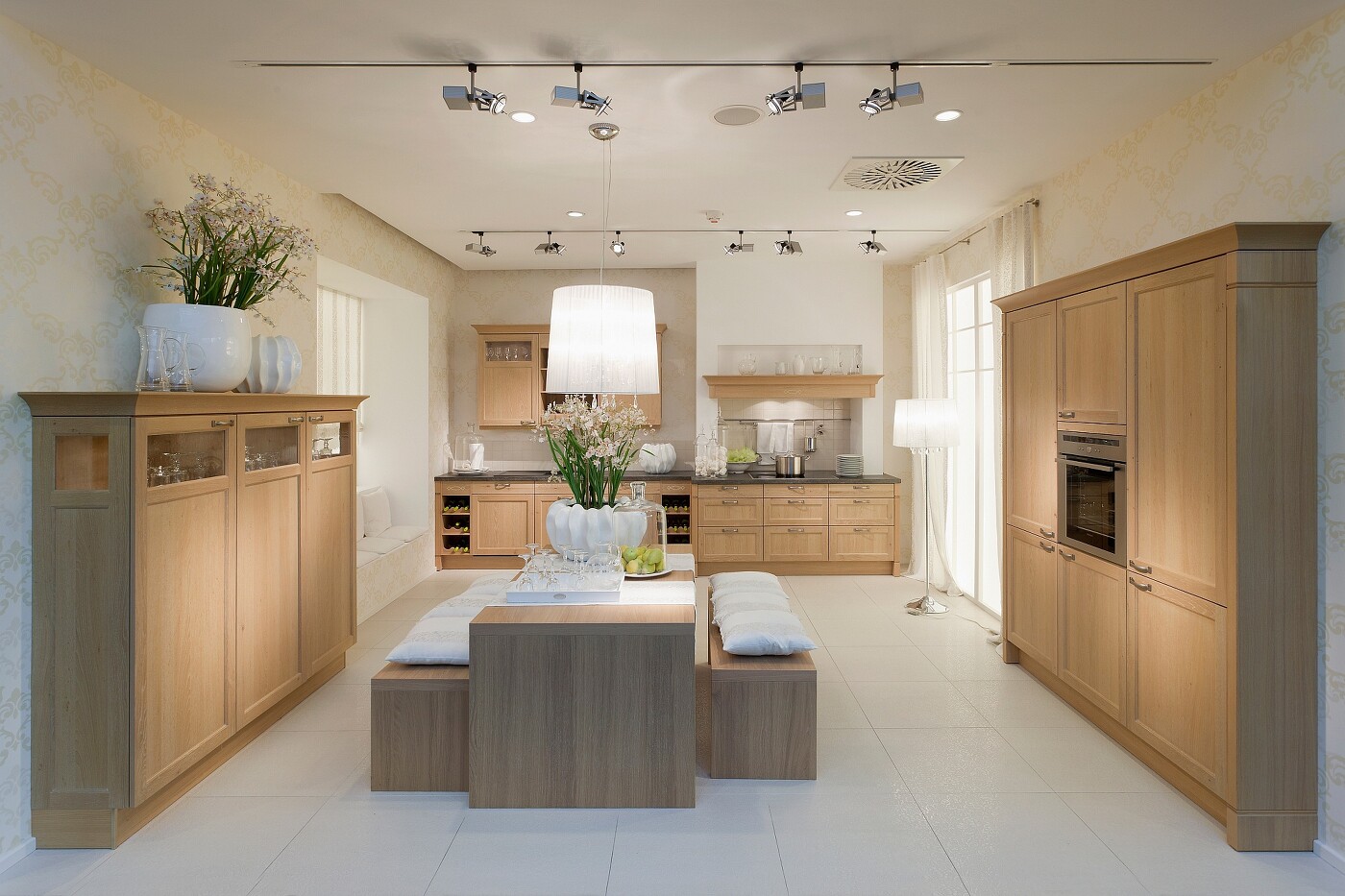 Klick aufs Küchenmotiv vergrößert, sodass Sie alle Küchendetails sehen können! Klick aufs Küchenmotiv vergrößert, sodass Sie alle Küchendetails sehen können!