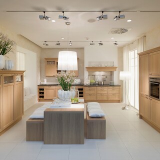 Klick aufs Küchenmotiv vergrößert, sodass Sie alle Küchendetails sehen können! Klick aufs Küchenmotiv vergrößert, sodass Sie alle Küchendetails sehen können!