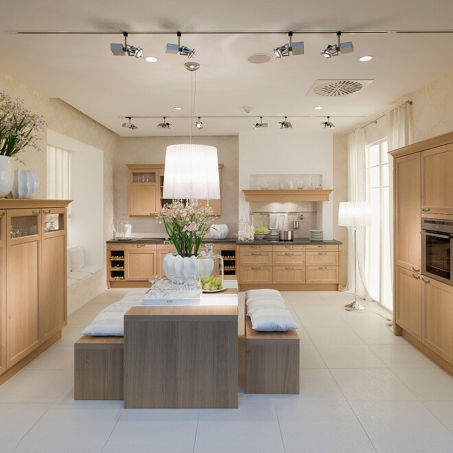 Klick aufs Küchenmotiv vergrößert, sodass Sie alle Küchendetails sehen können! Klick aufs Küchenmotiv vergrößert, sodass Sie alle Küchendetails sehen können!