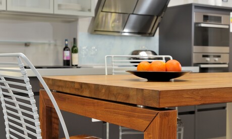 "Kommt alle zu uns zum Kochen!" – Fehlt dazu noch der Esstisch? Bei uns bekommen Sie den passenden! "Kommt alle zu uns zum Kochen!" – Fehlt dazu noch der Esstisch? Bei uns bekommen Sie den passenden!