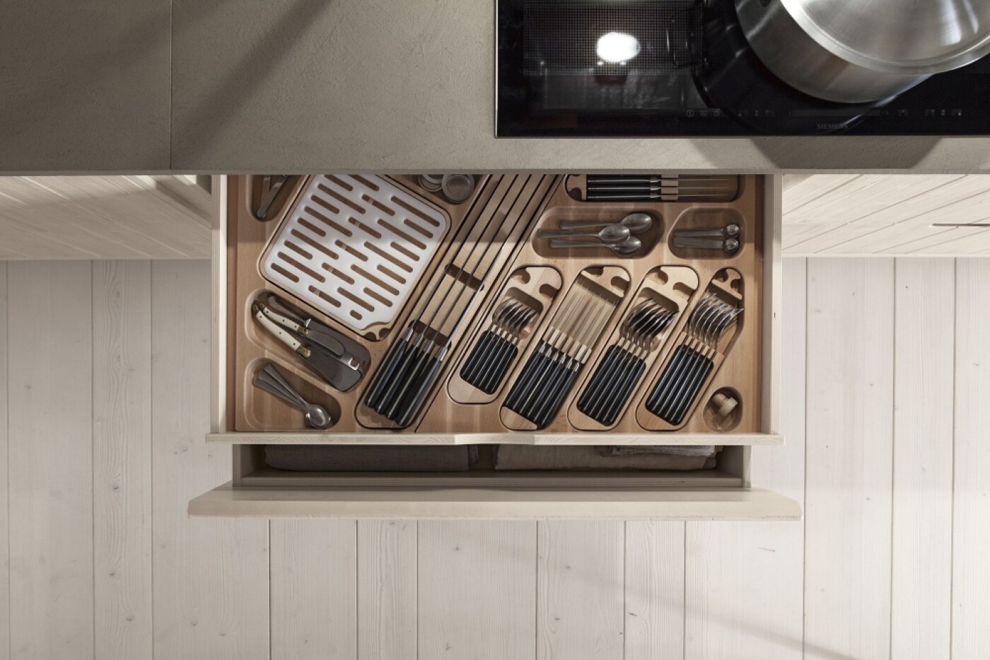 Wer hat nicht davon geträumt: Schubladeneinsätze, die das Herz höher schlagen lassen. Wer hat nicht davon geträumt: Schubladeneinsätze, die das Herz höher schlagen lassen.