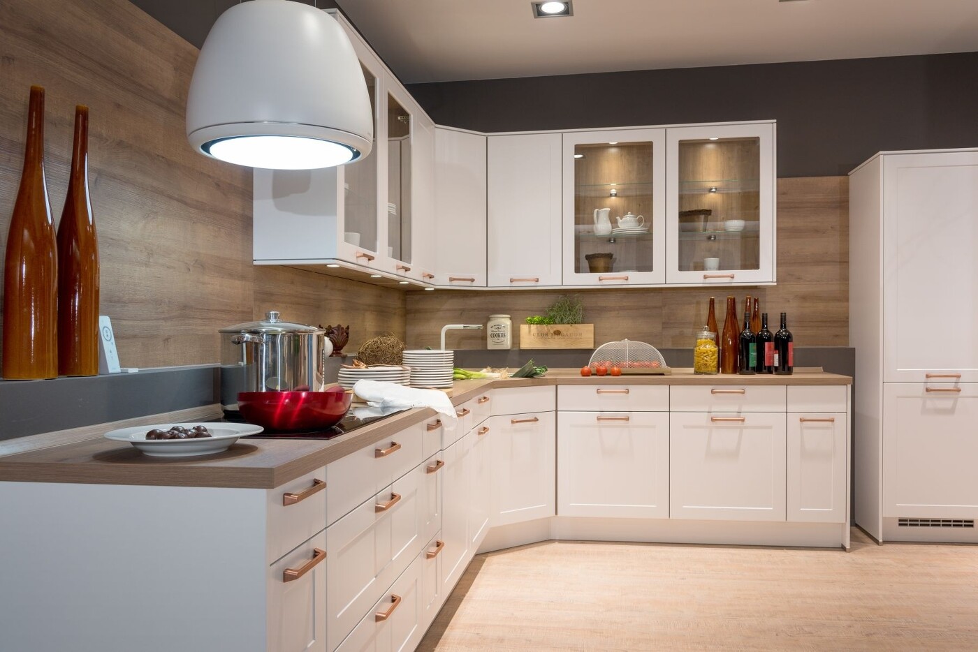 Eine behagliche Kücheneinrichtung sollte auch auf Geräuscharmut setzen. Eine behagliche Kücheneinrichtung sollte auch auf Geräuscharmut setzen.